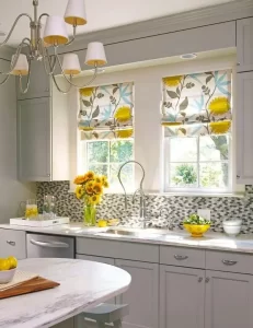 “Cortinas de tecido x cortinas de persiana: qual a melhor opção para a sua cozinha?”插图
