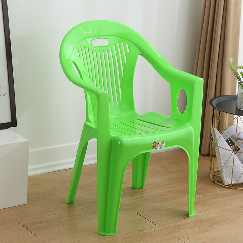 “Cadeiras de plástico: como escolher o modelo adequado para a cozinha”插图